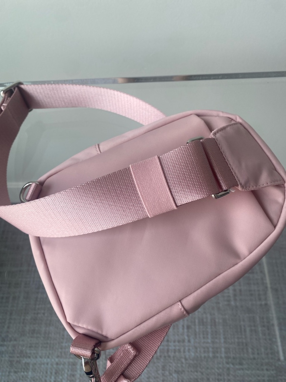 lululemon Everywhere Sling Bag Small 2L - Pink Haze - Picture 6 of 6